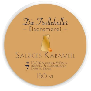 Salziges Karamelleis-Becher „Die Trollebüller Eiscremerei“ mit karamellfarbenem Deckel, Illustration von Milchkanne und Karamell, Hinweis auf natürliche, regionale Herstellung, 150 ml