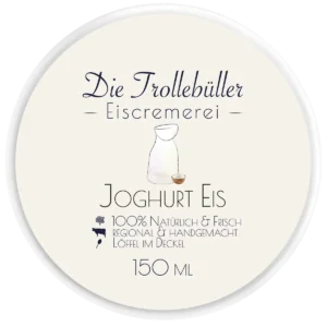 Joghurteis-Becher „Die Trollebüller Eiscremerei“ mit hellem Deckel, Illustration von Milchkanne und Joghurt, Hinweis auf natürliche, regionale Herstellung, 150 ml