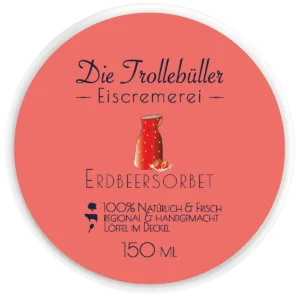 Erdbeersorbet-Becher „Die Trollebüller Eiscremerei“ mit rotem Deckel, Illustration von Milchkanne und Erdbeeren, Hinweis auf natürliche, regionale Herstellung, 150 ml