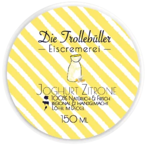 Joghurt-Zitrone-Eis-Becher „Die Trollebüller Eiscremerei“ mit gelb-weiß gestreiftem Deckel, Illustration von Milchkanne und Zitrone, Hinweis auf natürliche, regionale Herstellung, 150 ml